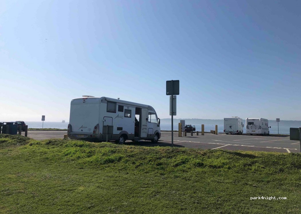 (BH15 1UY)  - 105 Labrador Drive — foto