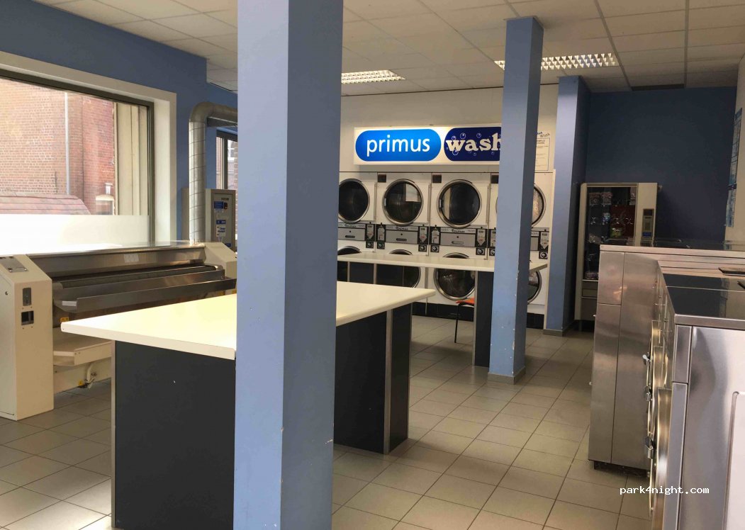 (7700) Mouscron - 8 Place de Luingne — foto