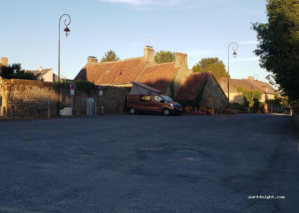 (61700) Dompierre - 27 Le Bourg — foto