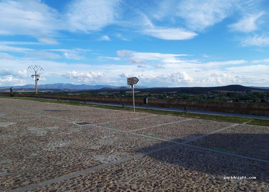 (37500) Ciudad Rodrigo - 8 Calle Campo de Carniceros — foto 2