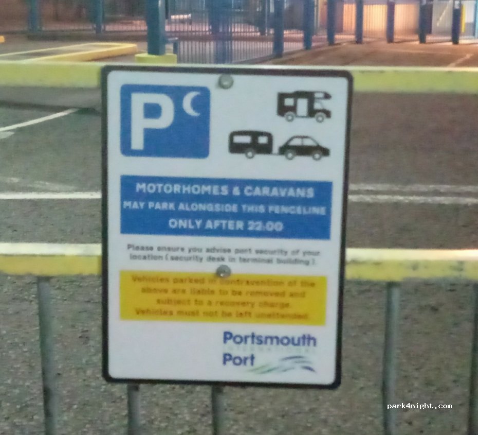 (PO2 8HB) Portsmouth - 21 Wharf Road — foto