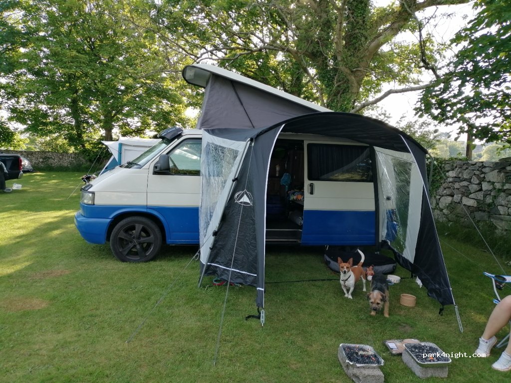 Llys Derwen camp site — foto 2