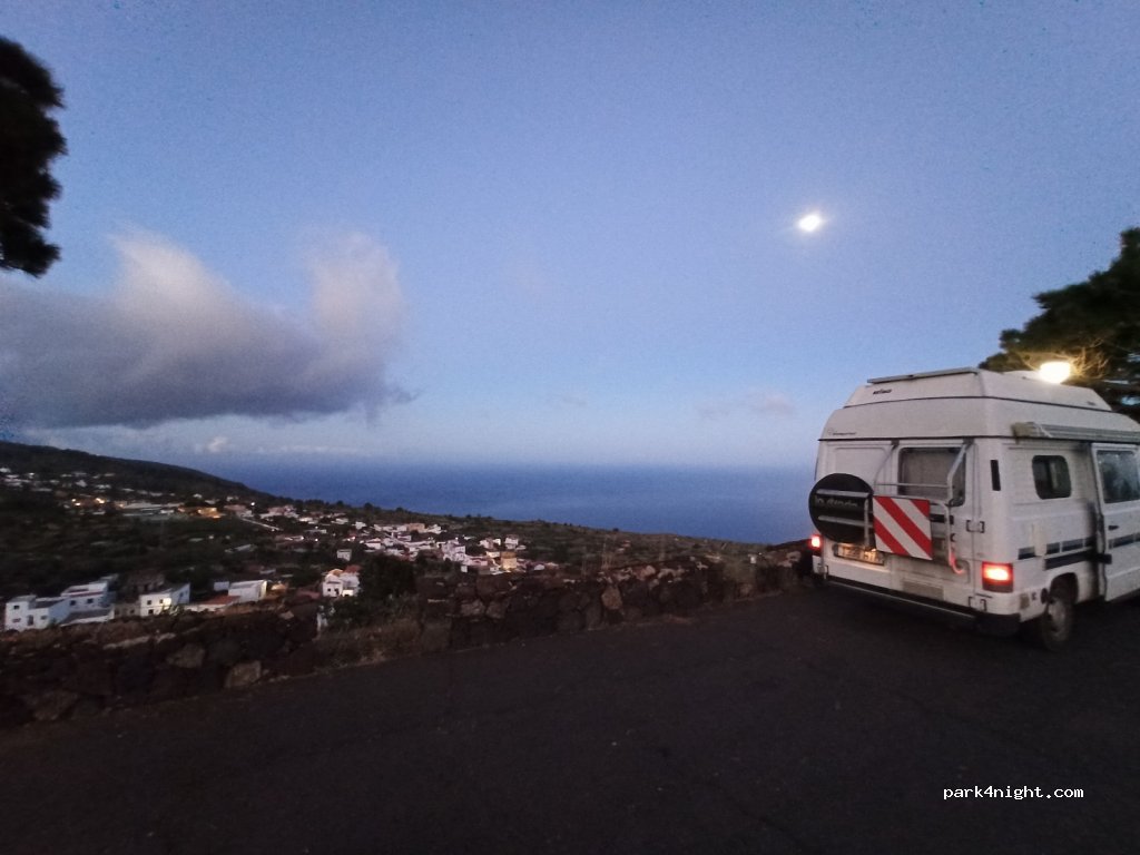 (38914) Santa Cruz de Tenerife - Unnamed road — foto