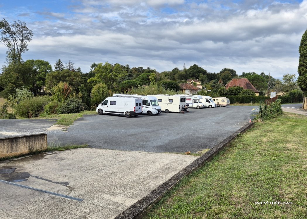 Aire de stationnement camping-car Pays de Belvès — foto 3