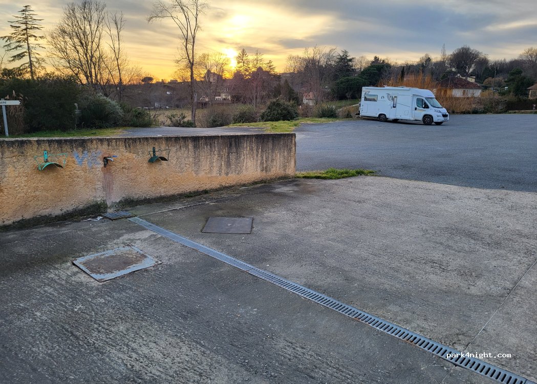 Aire de stationnement camping-car Pays de Belvès — foto 4