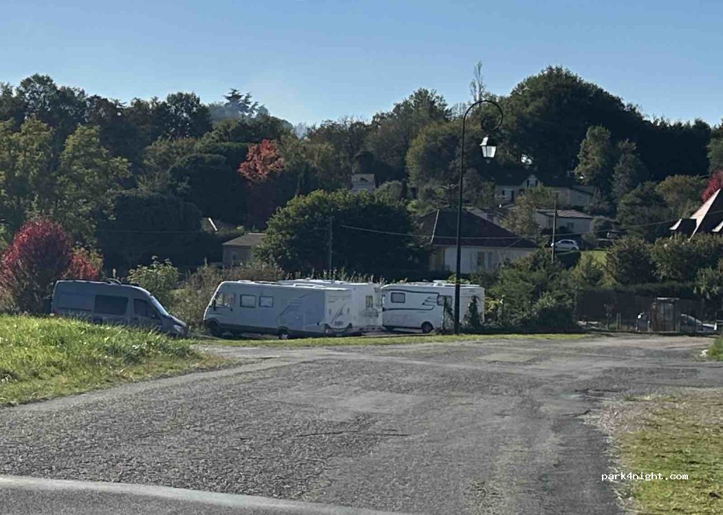 Aire de stationnement camping-car Pays de Belvès — foto 5