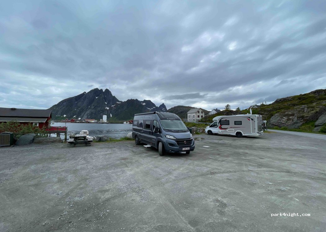 (8384) SUND - 640 Fylkesveg 810 — foto