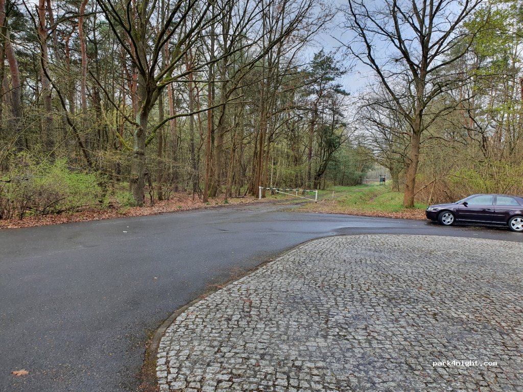 (14943) Luckenwalde - Zum Stalag-Friedhof — foto 2