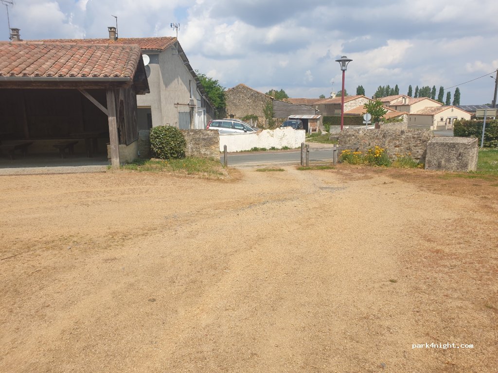 (79330) Geay - 14 Rue du Couvent — foto 2