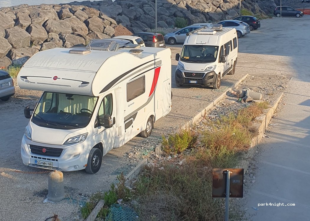 (80059) Torre del Greco - 19 Via Spiaggia del Porto — foto 3