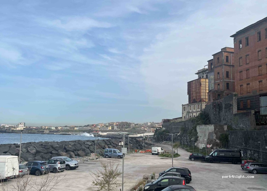 (80059) Torre del Greco - 19 Via Spiaggia del Porto — foto 4