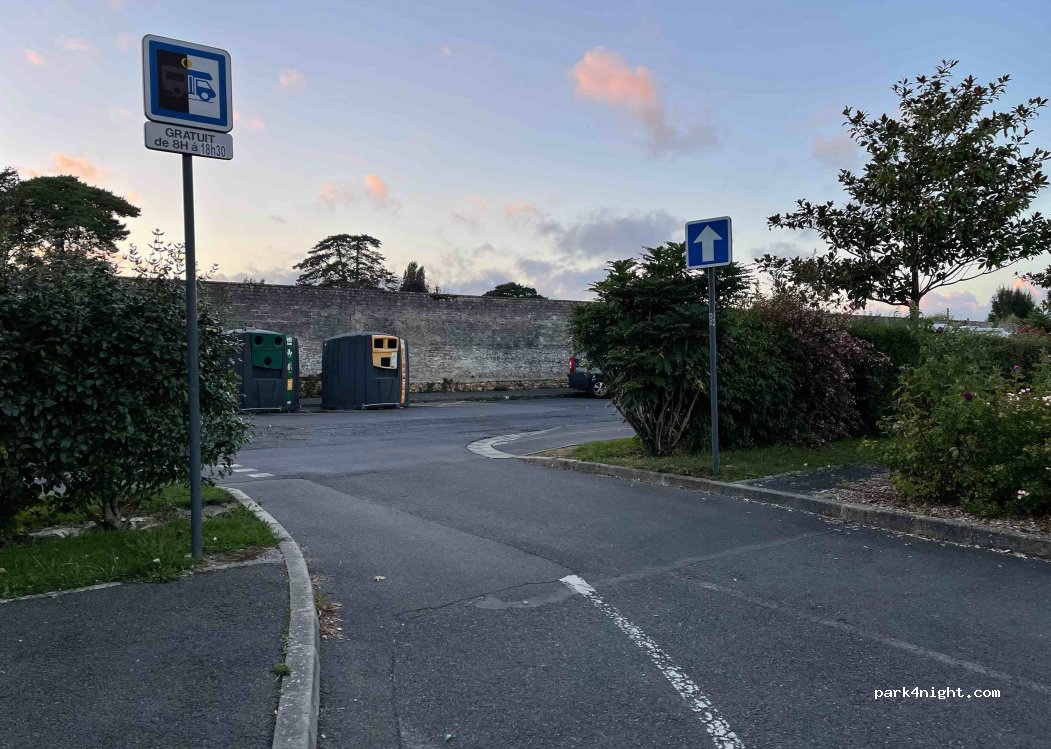 (14400) Bayeux - 1 Rue Pierre Trebucien — foto 2