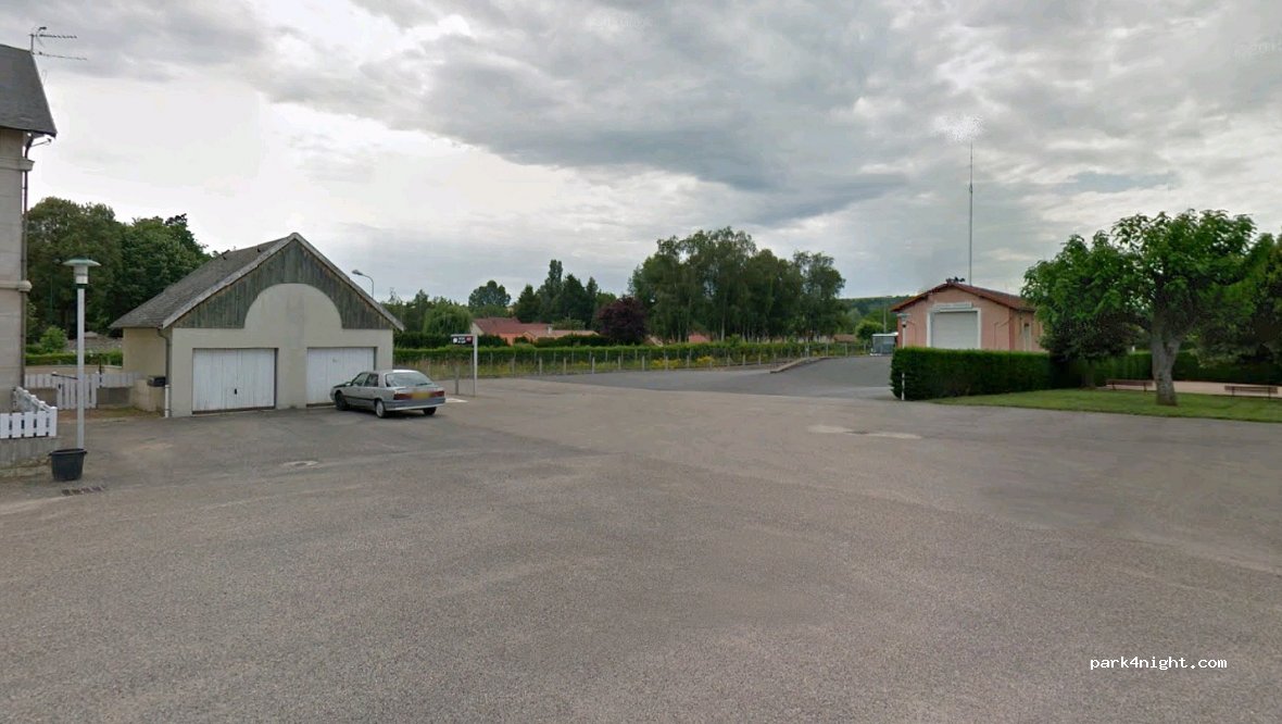 (03800) Saint-Bonnet-de-Rochefort - Place de la Gare — foto
