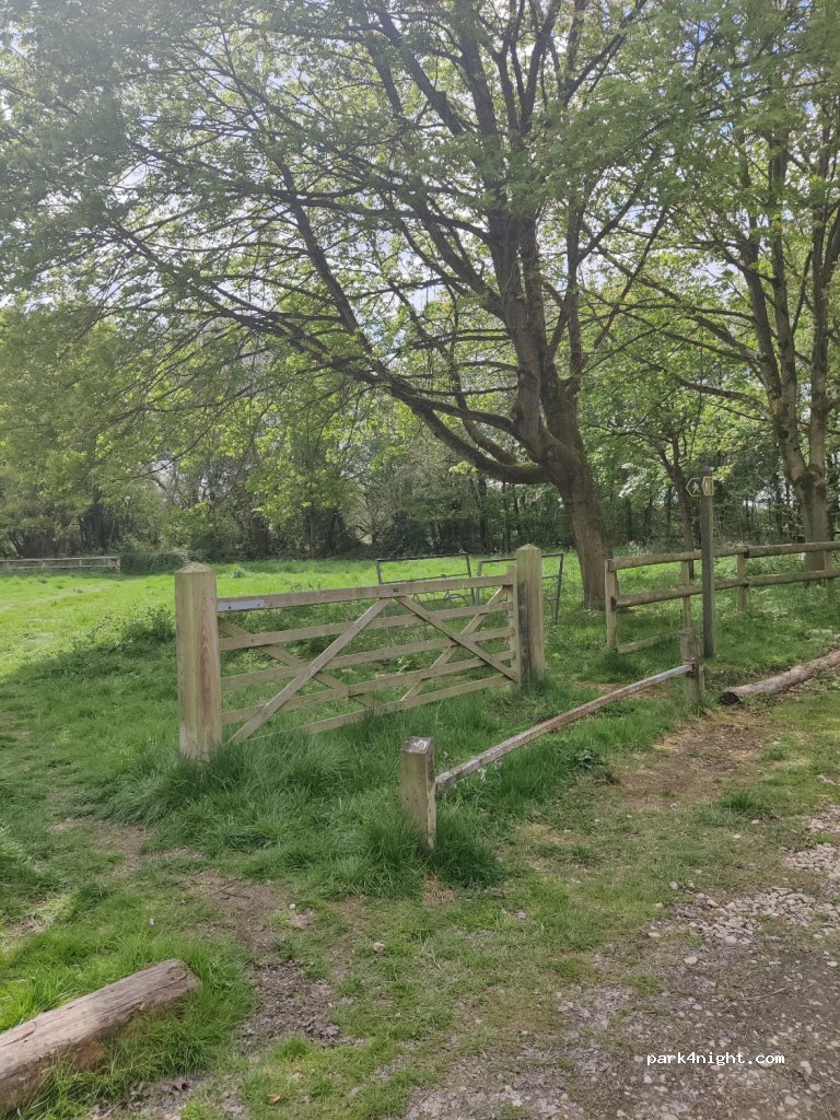 (SN6 6QX)  - Spine Road East — foto 2