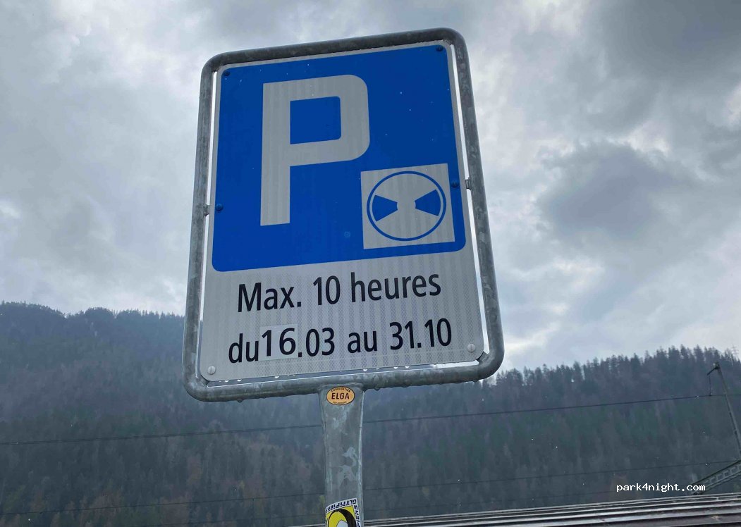 (2103) Val-de-Travers - 1 Place de la Gare — foto