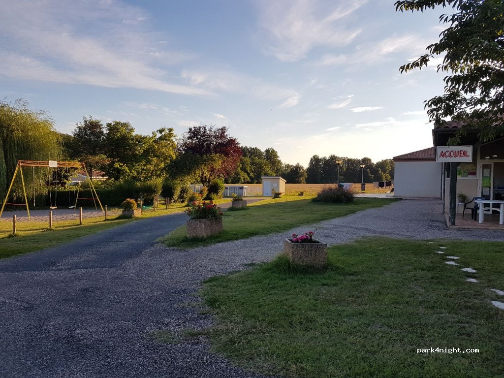 Camping Hameau de Lustrac — foto 2