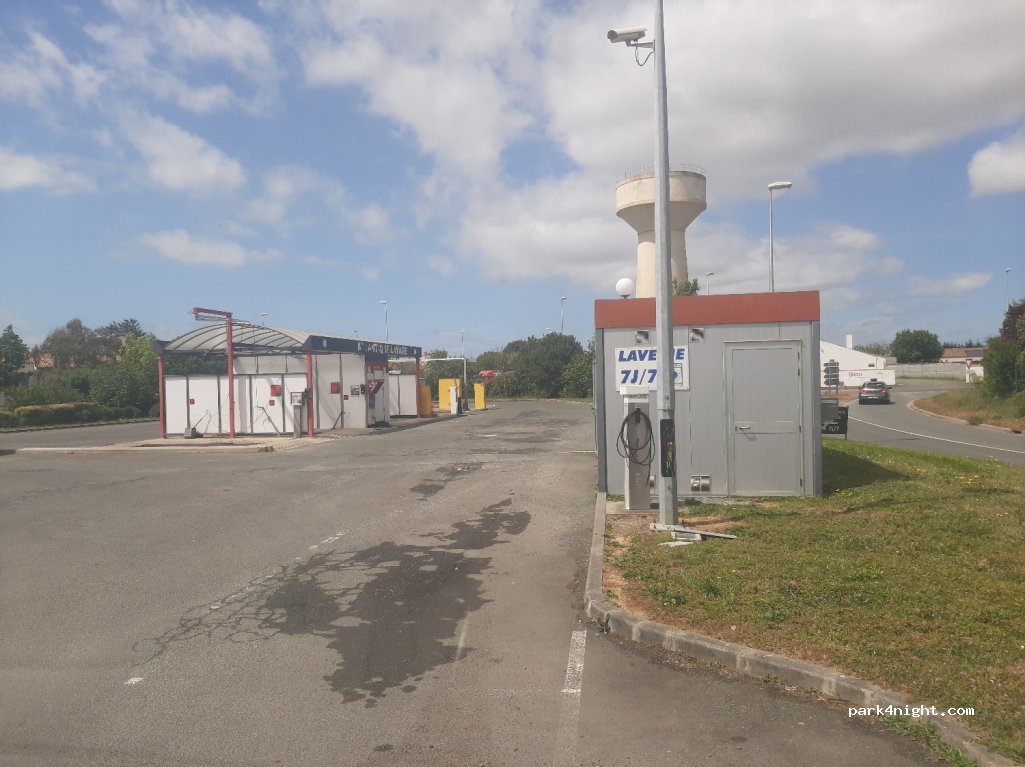 (17220) Saint-Christophe - 24124 Zone d'activité Croix Fort — foto
