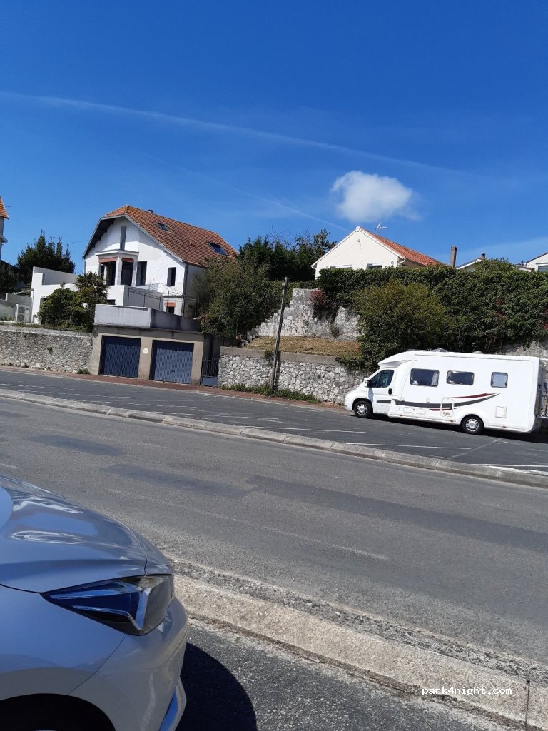 (17450) Fouras - 2 Rue Edmond Grasset — foto 2