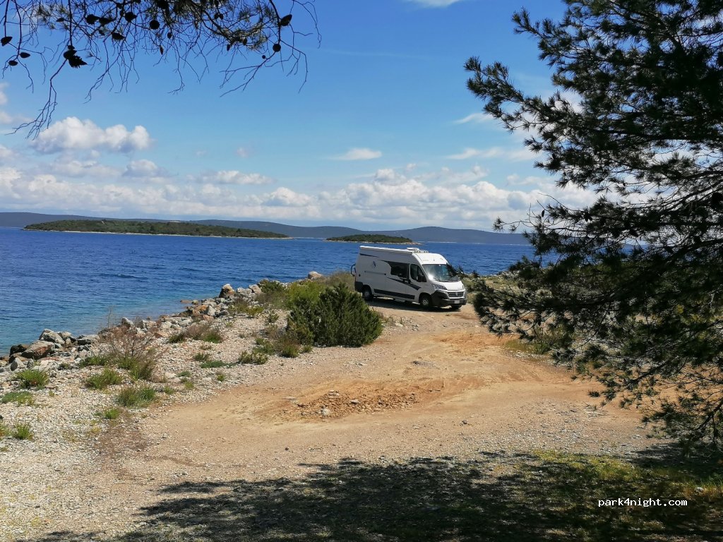 (23286) Dragove - Unnamed Road — foto