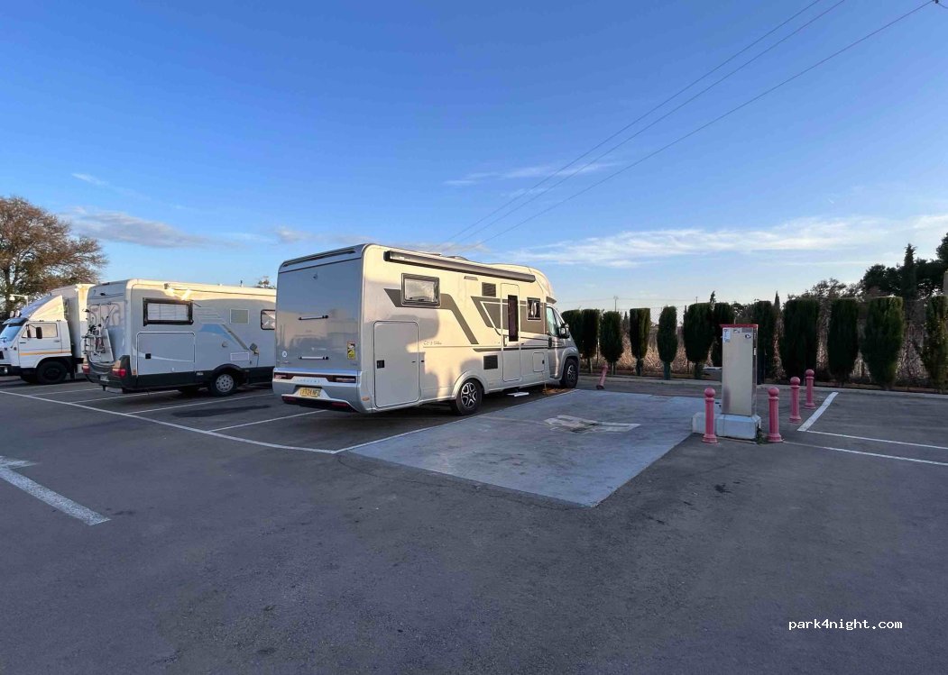 Área autocaravanas | Carrefour Alcázar de San Juan — foto 5