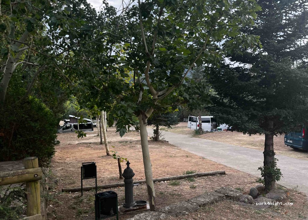 Camping municipal de Agüero,peña sola — foto 3