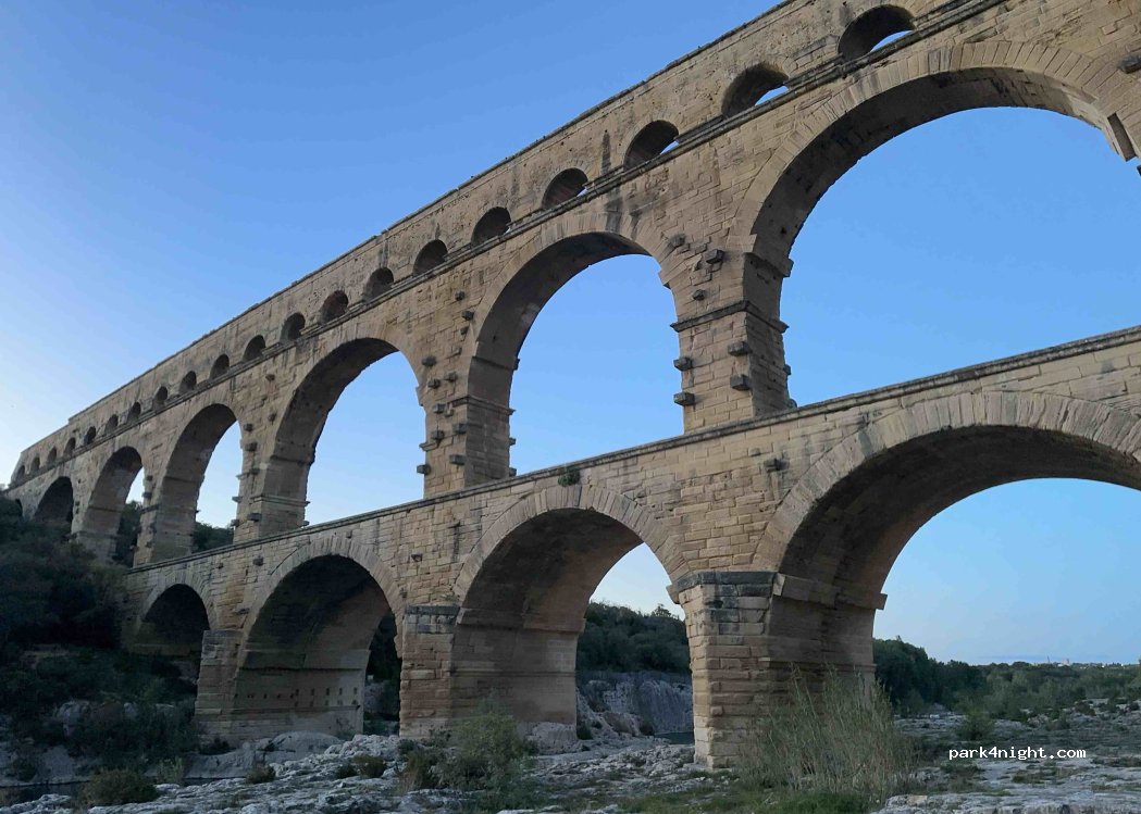(30210) Remoulins - 24 Avenue du Pont du Gard — foto 4