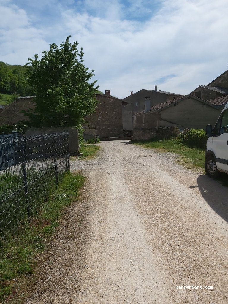 (01150) Vaux-en-Bugey - 211 Quai du Buizin — foto 2