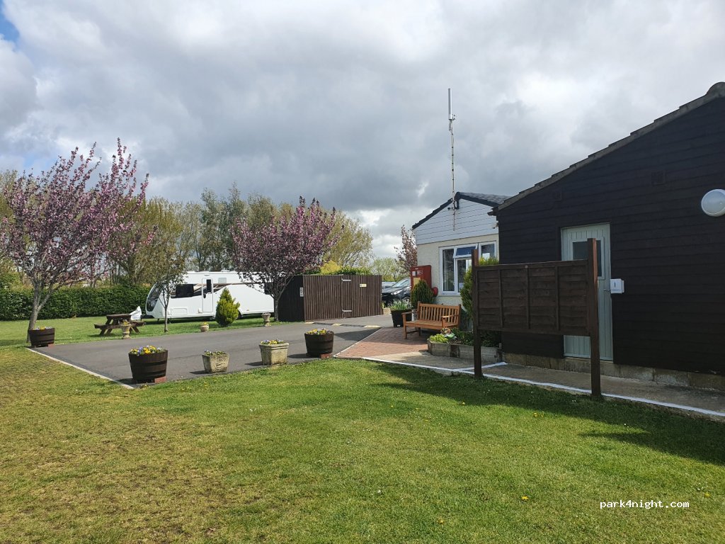 Burton Hill Caravan and Camping Park — foto