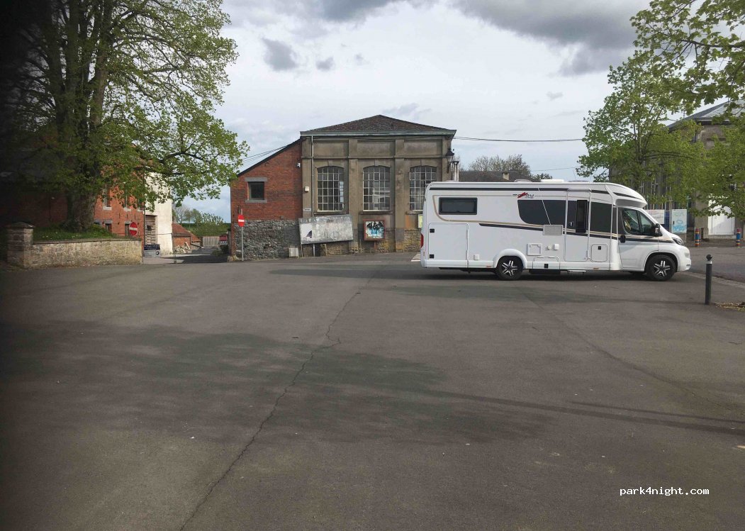 (6532) Thuin - 2 Place de Ragnies — foto