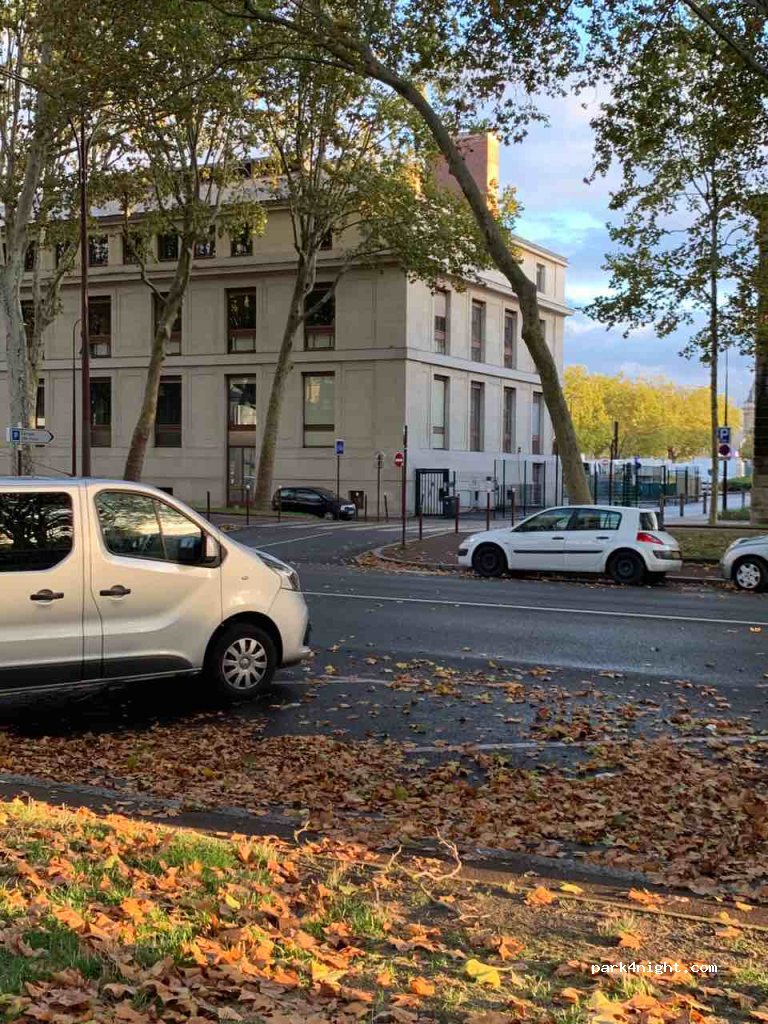 (78000) Versailles - 16 Avenue de Saint-Cloud — foto