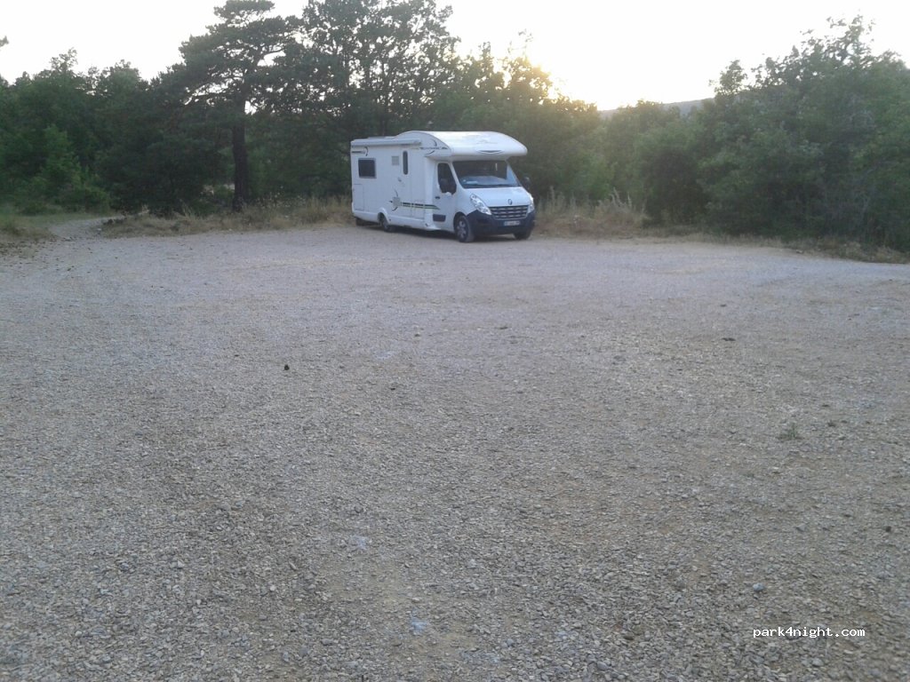 Parking Est | Les Trois Chênes — foto