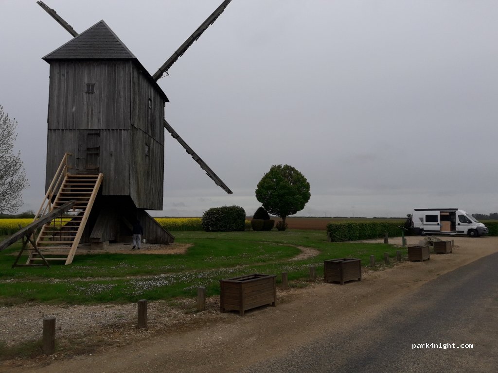 (28150) Ouarville - Le Grand Moulin — foto 2
