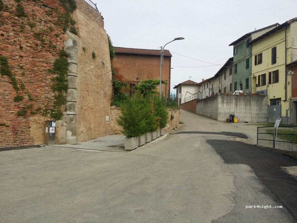 (14031) Calliano - 29 Piazza Campo del Palio — foto