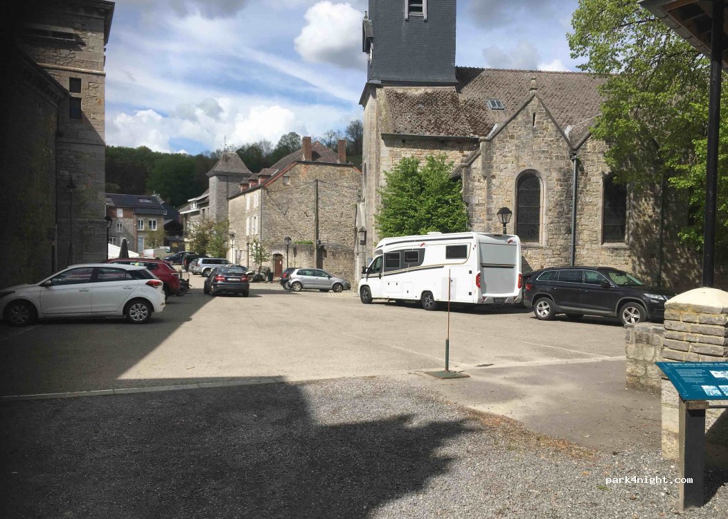 (5670) Viroinval - 19 Place Albert Ier — foto