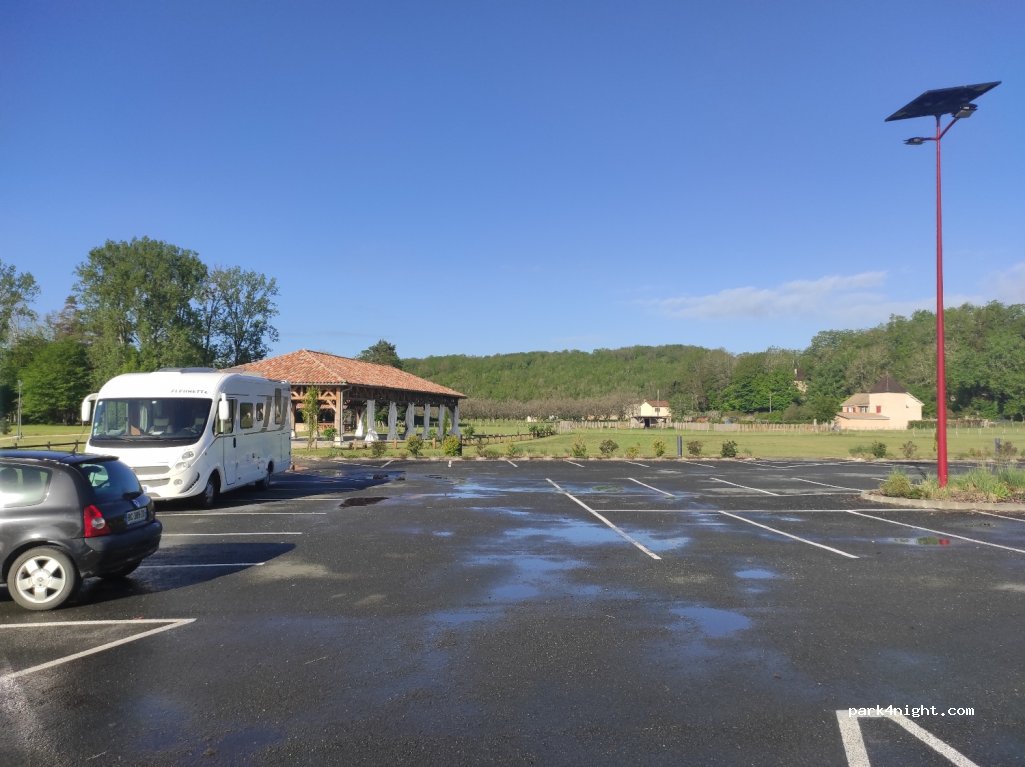 (24420) Savignac-les-Églises - 8 Rue du Pont — foto 2