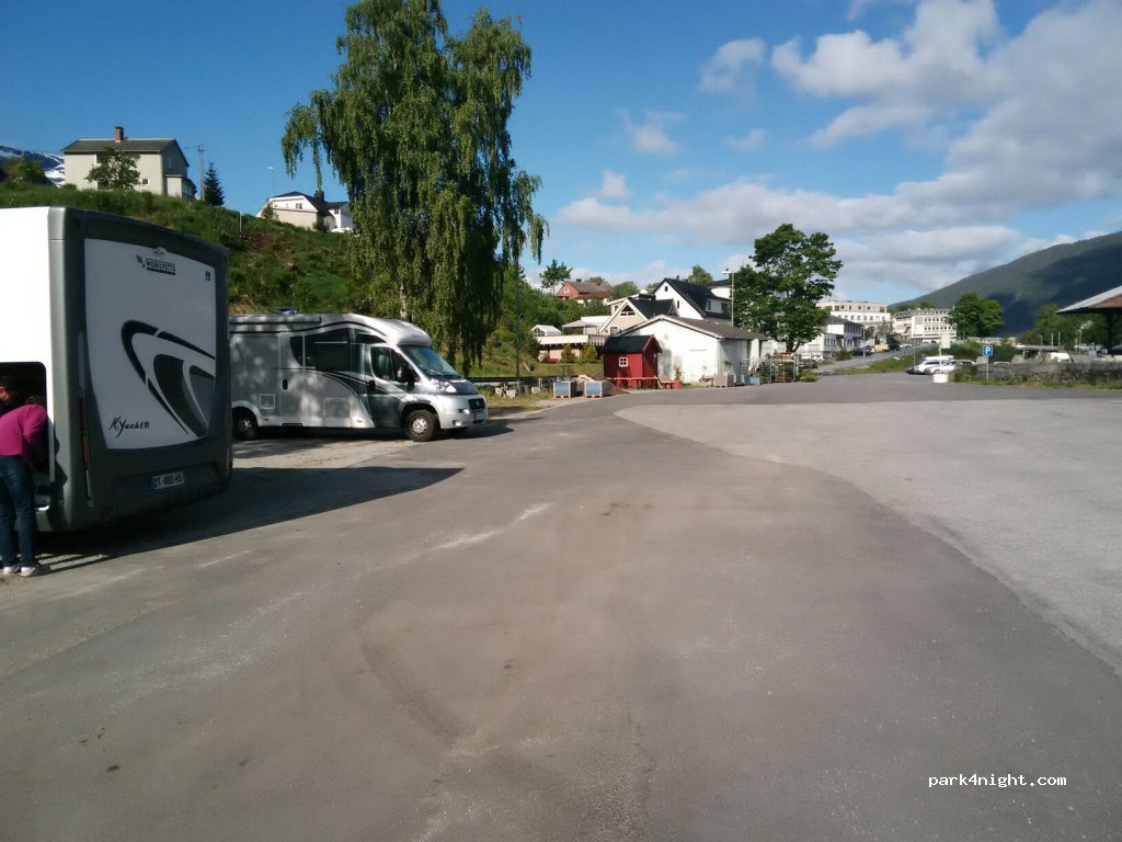 (6300) Åndalsnes - 180 Isfjordsvegen — foto