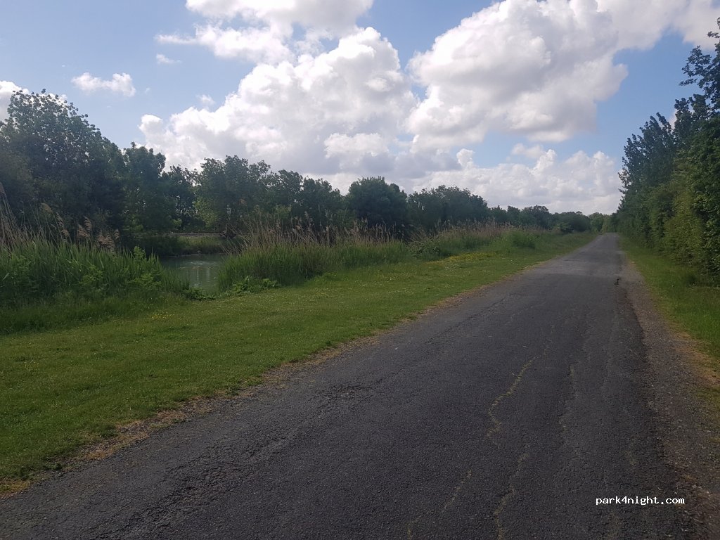 (17230) Andilly - Unnamed Road — foto