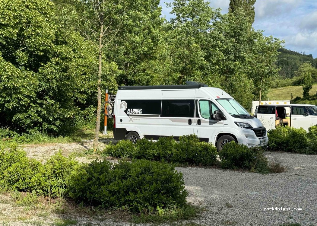 Aire Camping-Car Saint-Nazaire-le-Désert — foto 4