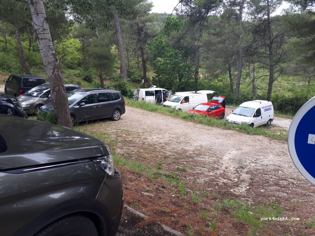 (13660) Orgon - 7 Route Notre Dame de Beauregard — foto