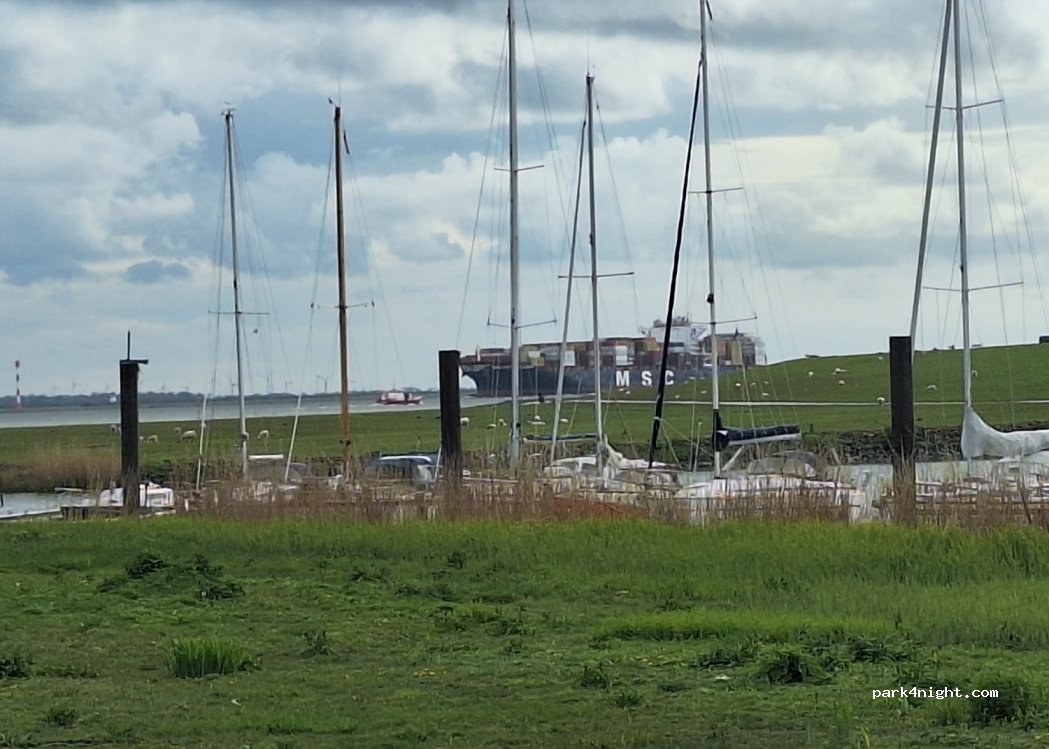 Wohnmobilstellplatz Alter Hafen — foto 4