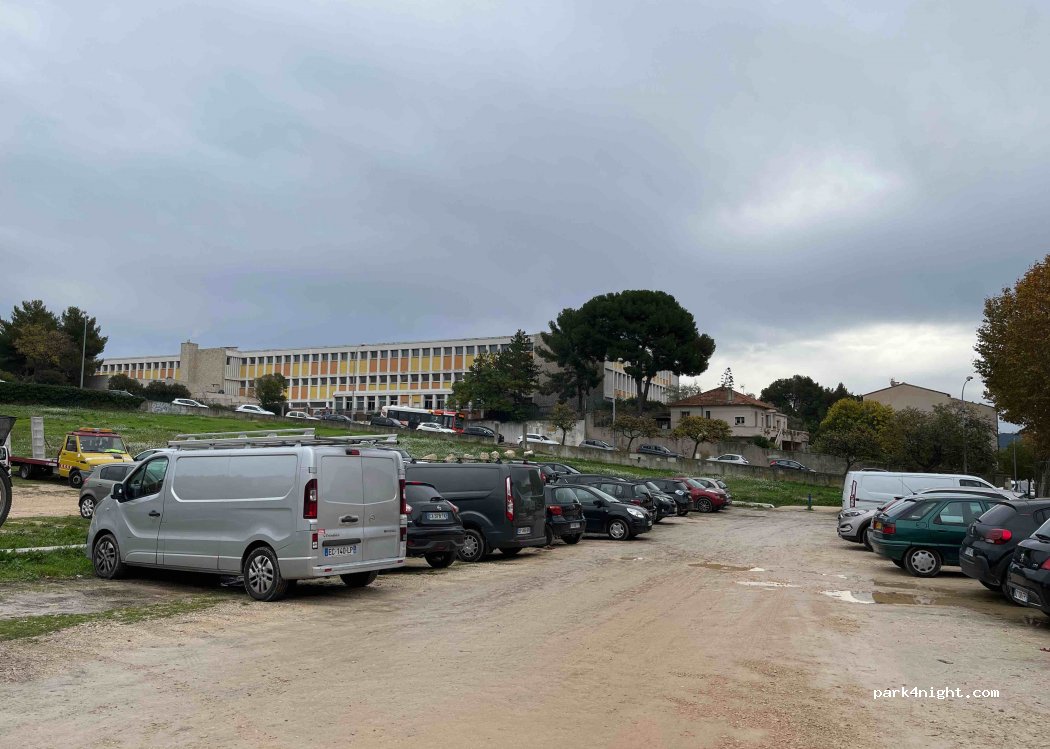 (13500) Martigues - 23 Avenue du Président Kennedy — foto
