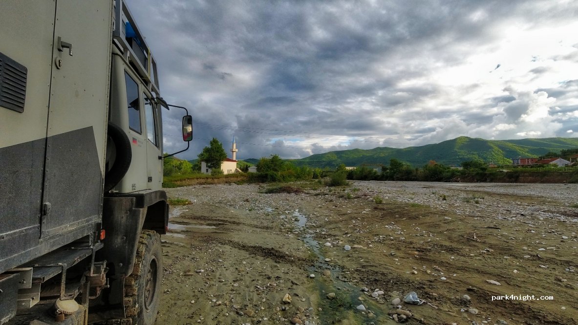 () Papër - Unnamed Road — foto