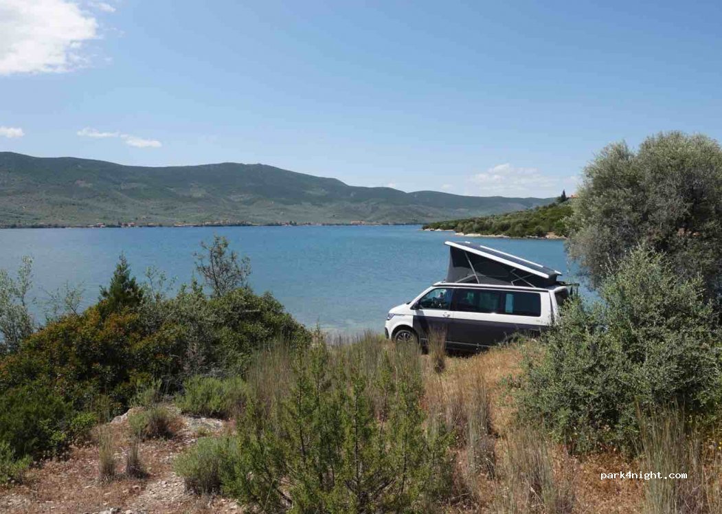 (370 08) Sourpi - Unnamed Road — foto