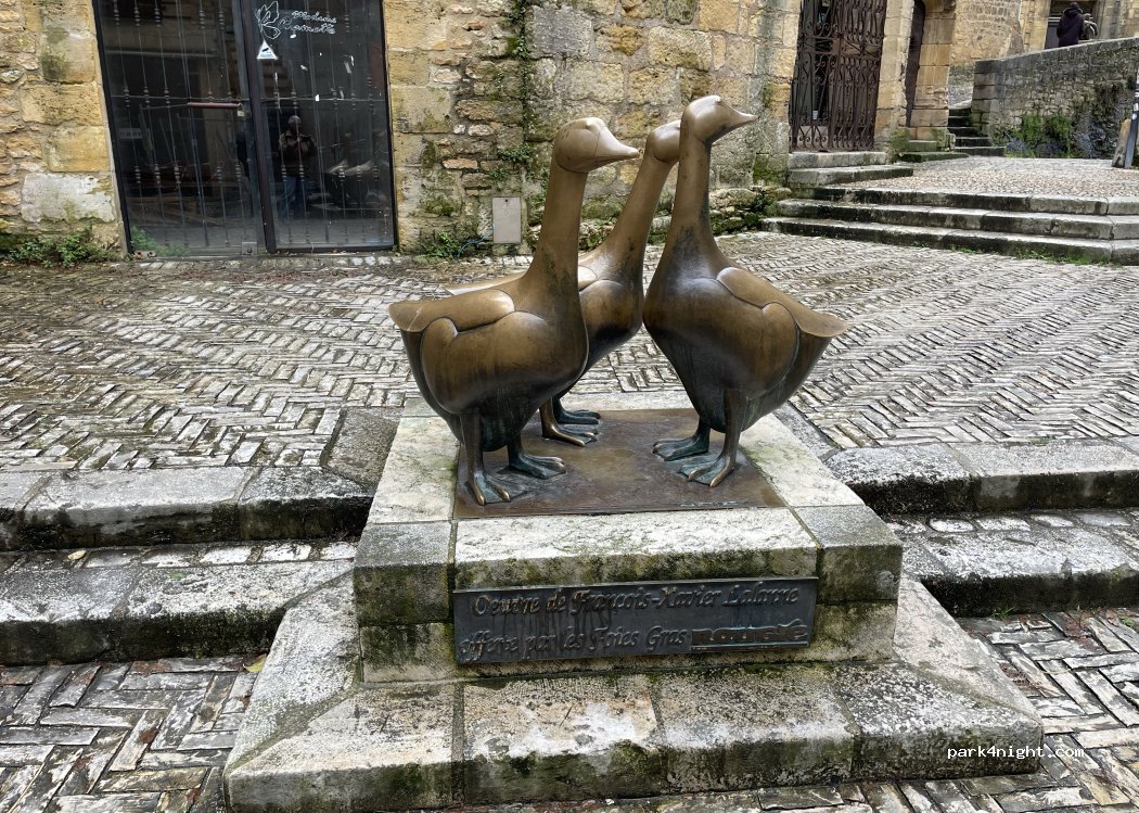 Aire de camping car de Sarlat la Canéda — foto 5