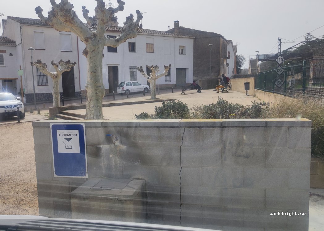 (17410) Sils - Aparcament de l'estació de tren, s/n — foto 2