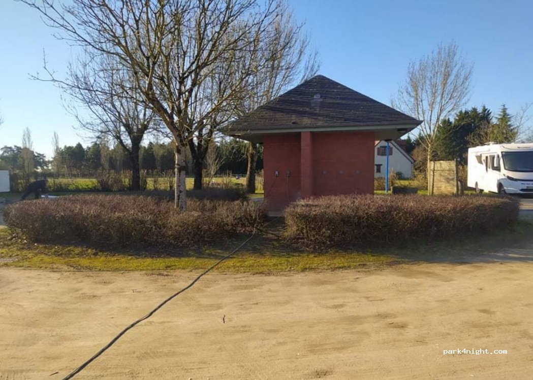 Aire de camping-car Méry-sur-Cher — foto 2
