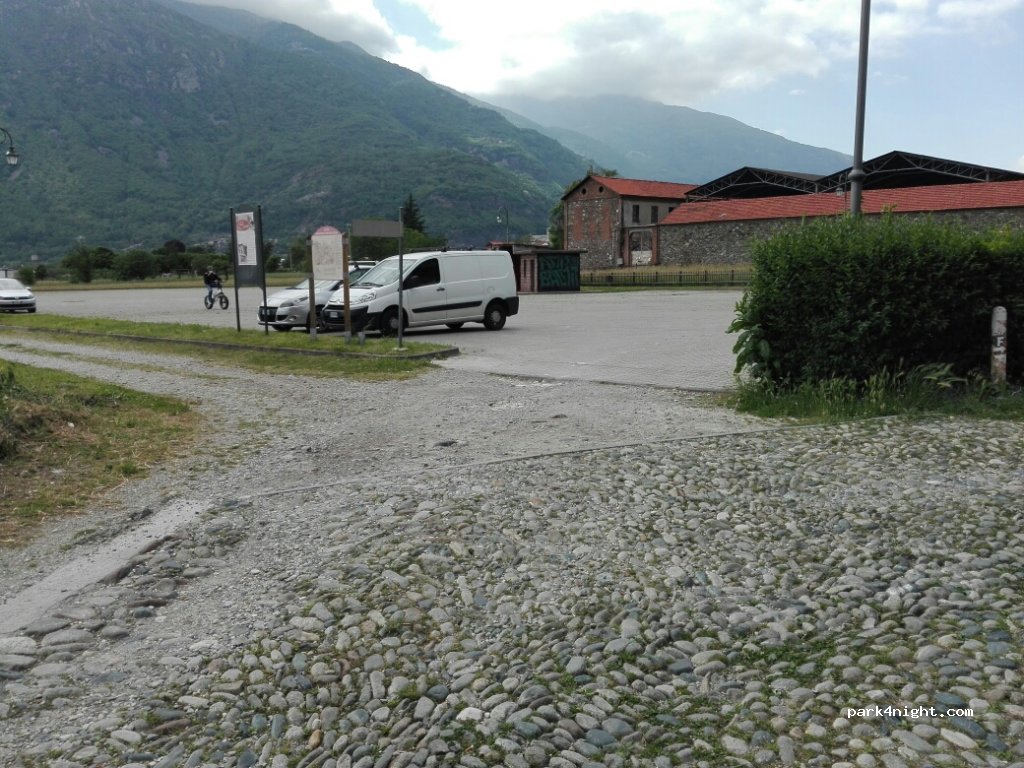 (10013) Borgofranco d'Ivrea - 71 Via del Buonumore — foto