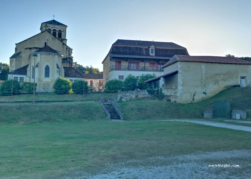 (24190) Douzillac - 2 Le Bourg — foto