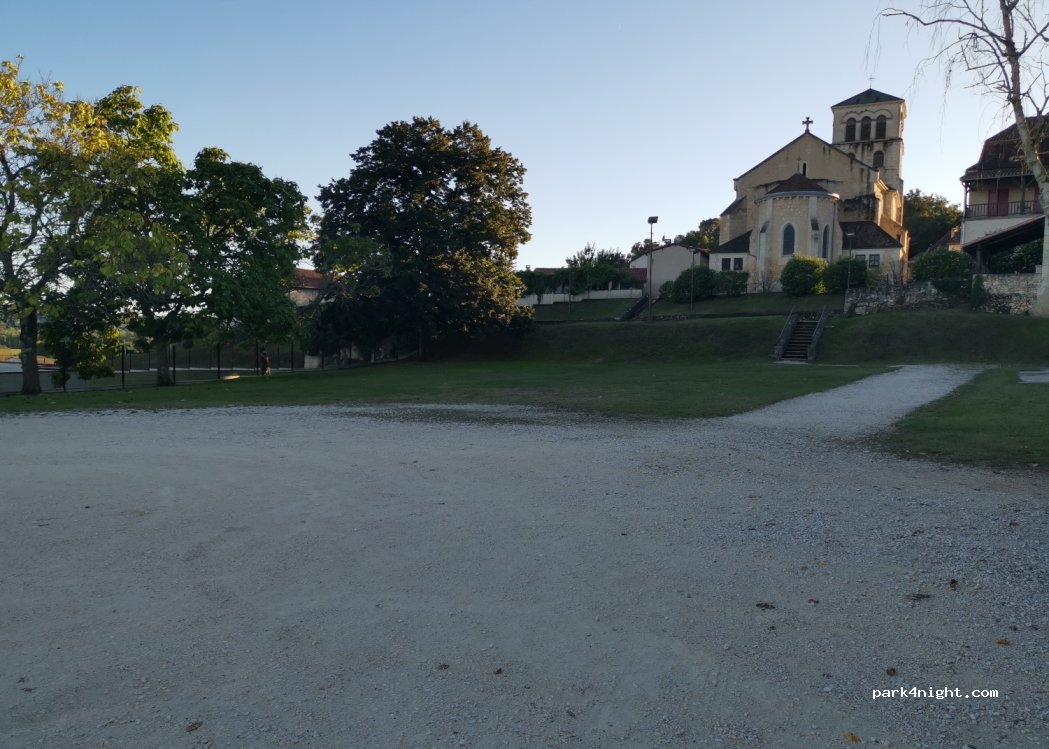 (24190) Douzillac - 2 Le Bourg — foto 2