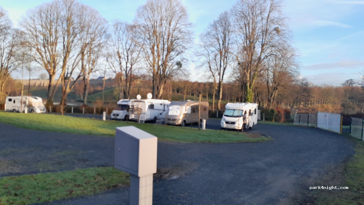 Aire de camping car les charmilles — foto 2